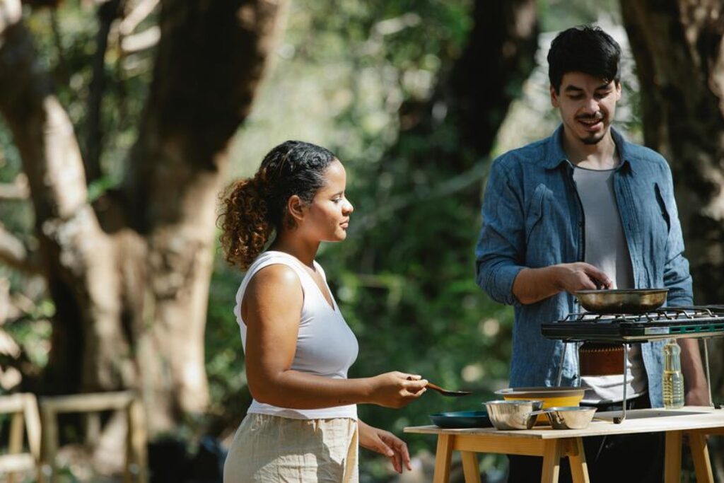What Are Alternatives to Plastic Utensils for Eco-Friendly Camping?